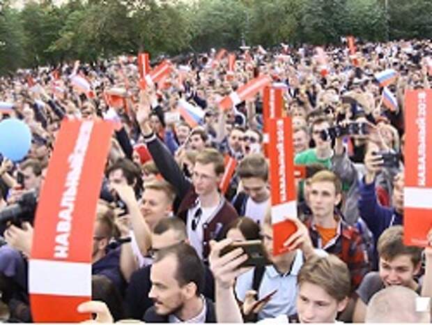 В Екатеринбурге Алексей Навальный устроил митинг