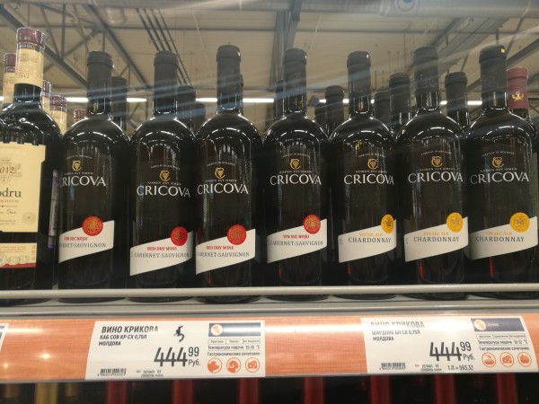 «Молдавских яблонь негасимый цвет»: в Белграде праздник, грустен Кишинев