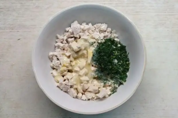 Маффины с куриной грудкой, зеленью и сыром