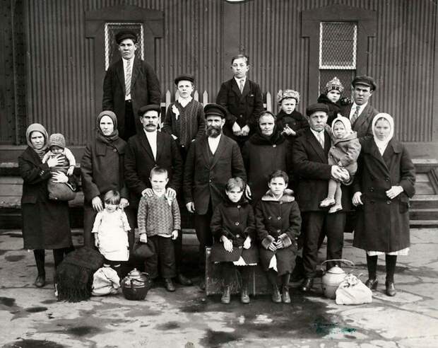 Семья мигрантов из России, Нью-Йорк, США, 1930 год. история, ретро, фото