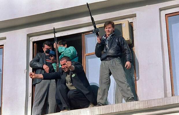 1991 ноябрь 14 Митинг в Грозном в честь вывода советских войск.jpg 1991 ноябрь 14 Митинг в Грозном в честь вывода советских войск.jpg