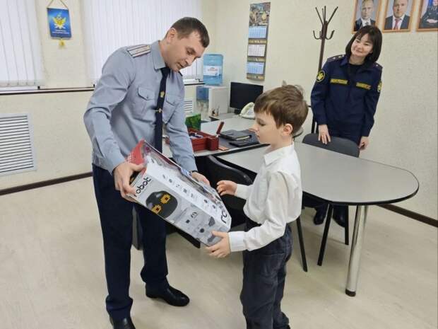 Сын ветерана СВО из Адыгеи получил подарок в рамках акции «Ёлка желаний»