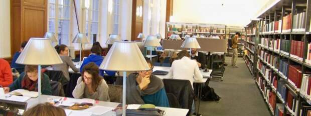Des étudiants à la bibliothèque Ernest-Labrousse, rue de la Sorbonne à Paris, le 21 janvier 2014. (Photo d‘illustration)