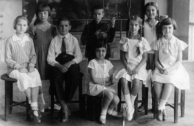 Юный Юра Кнорозов со скрипкой во время детского фестиваля в Харькове в 1932 году Личный архив семьи Юрия Кнорозова