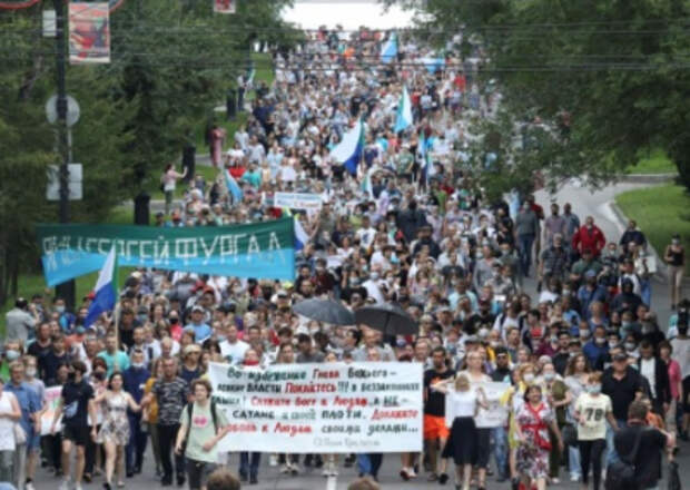 В Хабаровске прошла очередная акция в поддержку Сергея Фургала. Группа ДДТ посвятила протестующим горожанам песню