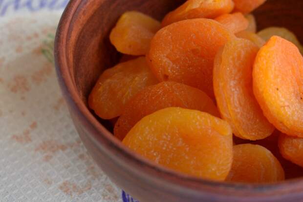 dried-apricots-3338374_1280-1024x684 Курага: полезные свойства для организма