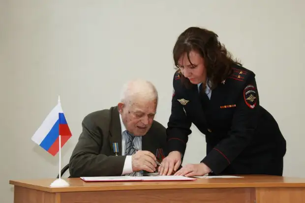 «Это самое настоящее чудо»: ветеран ВОВ из Закарпатья получил российский паспорт после запроса RT