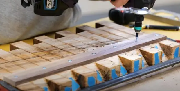 В нашем электронном каталоге - деревянная вешалка своими руками ведущих итальянских производителей: