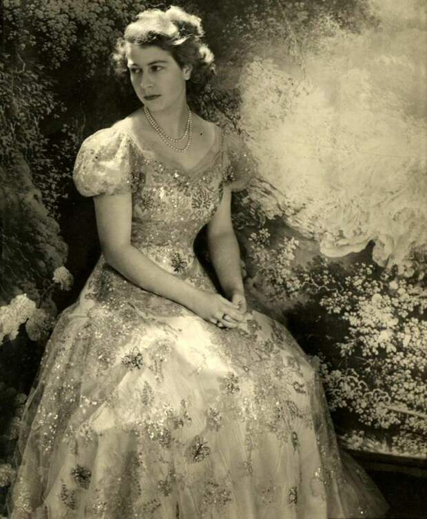 Cразу после войны, в голодном 1947-м, Елизавета II отгуляла пышную свадьбу.