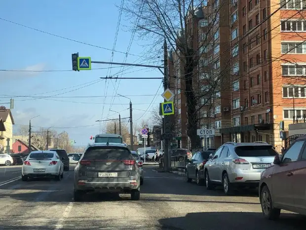 На улице Болдина в Туле починили сломанный светофор