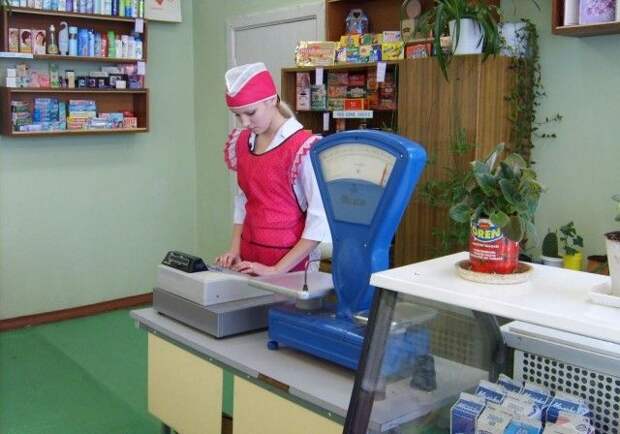 Симпатичные продавщицы
