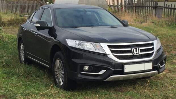 Автомобиль отличается от Honda Crosstour только внешним видом. И технически и по документам это все таже Хонда Кросстур, в том числе и салон. Crosstour, honda, М-20, газ, победа, самоделка