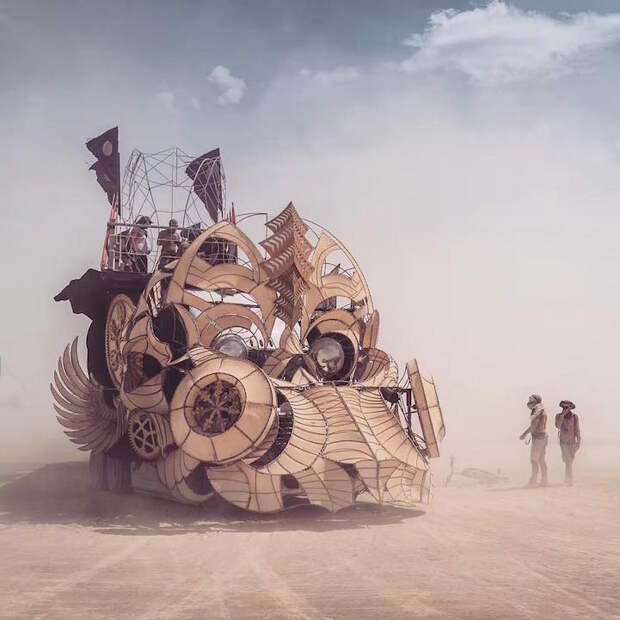 Самые впечатляющие арт-инсталляции фестиваля Burning Man 2016