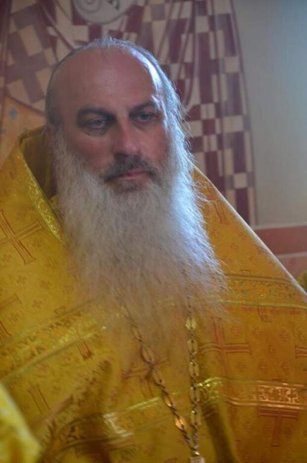 "Рот закрой, чмо!": священник обматерил родственников умерших и сорвал отпевание учительницы