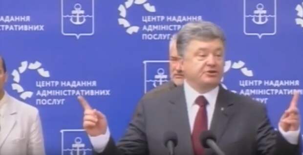 Порошенко жжет: Напился прямо на трибуне в Мариуполе Порошенко жжет: Напился прямо на трибуне в Мариуполе
