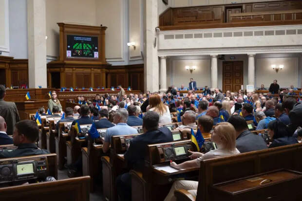 Верховная Рада вернула в систему образования Украины начальную военную подготовку