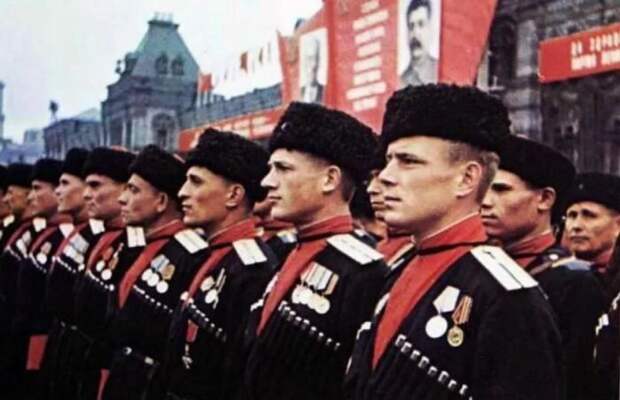 Вслед за казаками Империи носили газыри и казаки Советского Союза. |Фото: ya.ru.