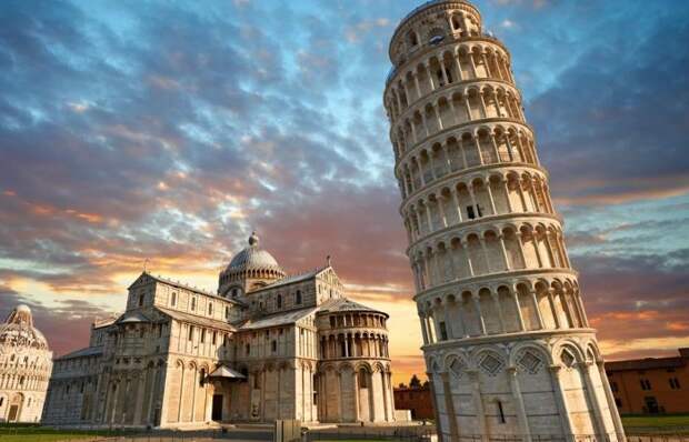 Знаменитая падающая башня в итальянском городе Пизе. | Фото: putujsigurno.rs