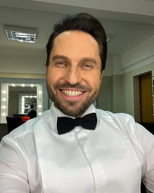 Александр Ревва показал безупречное тело и выпустил новую песню