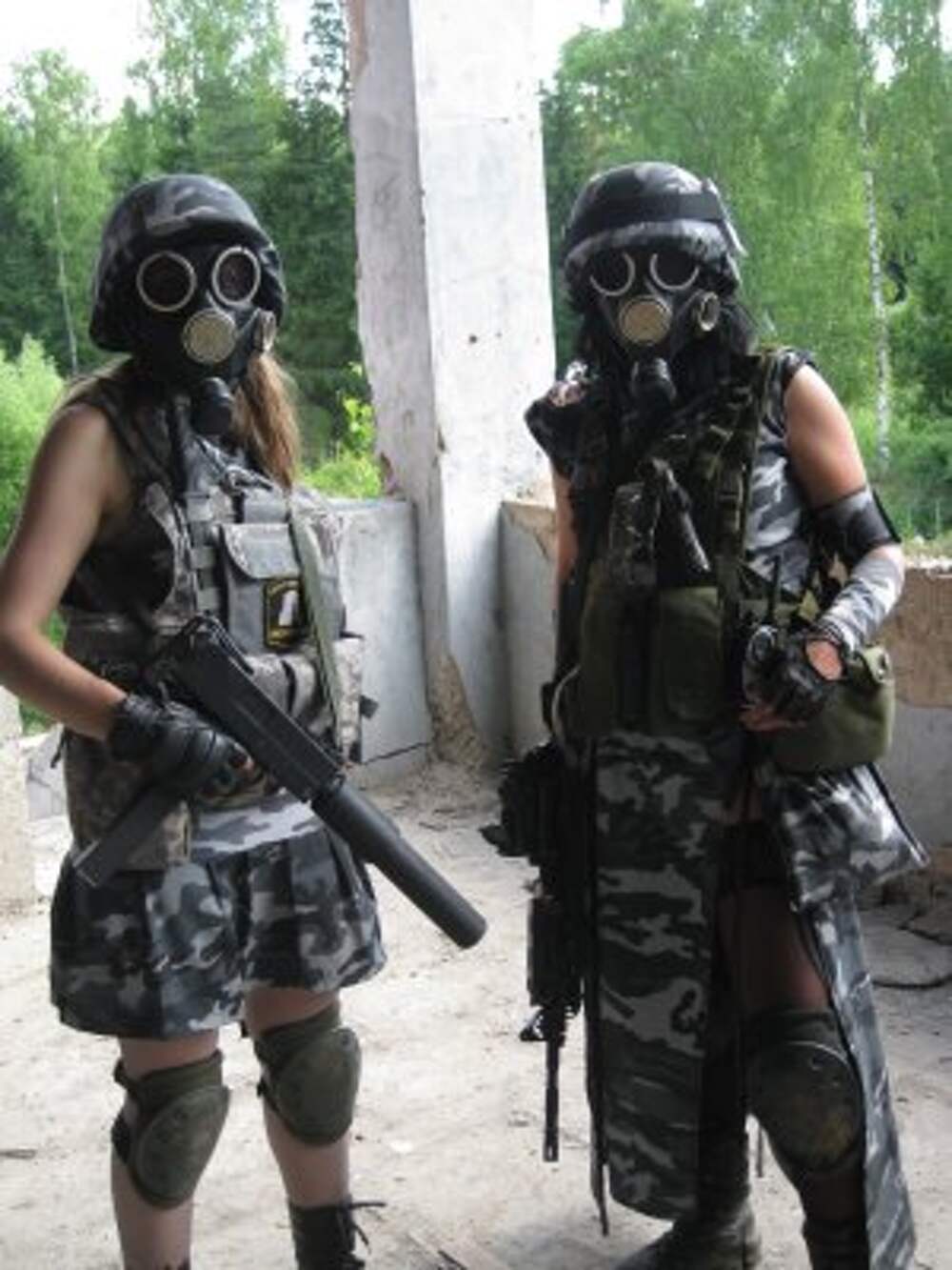 Монолит девушка