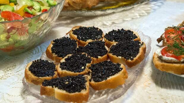 Более 20 кг черной икры обнаружили в машине жителя Хабаровского края