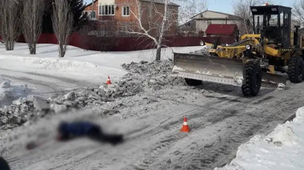 На востоке Оренбуржья грейдер насмерть задавил женщину