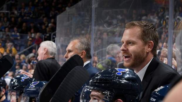 Blues assistant coach Steve Ott on the St. Louis bench.