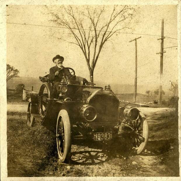 90-летний Хартнелл, в своем E.M.F. с массачусетским номерным знаком, Нью-Гемпшир, 18 октября 1909 винтажные фото, история, олдтаймер, ретро, ретро авто, ретро фото, старина, фото