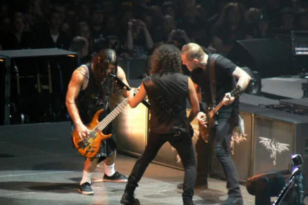 СМИ: Концерт группы Metallica спровоцировал небольшое землетрясение, сообщают СМИ