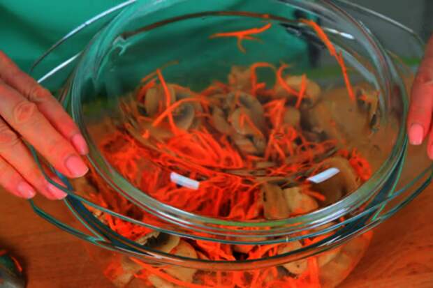 Корейский салат с шампиньонами и морковью: фото шаг 7