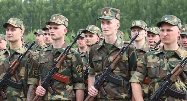 Отчисленных за забастовки белорусских студентов призывают в армию. Комментарии белорусов