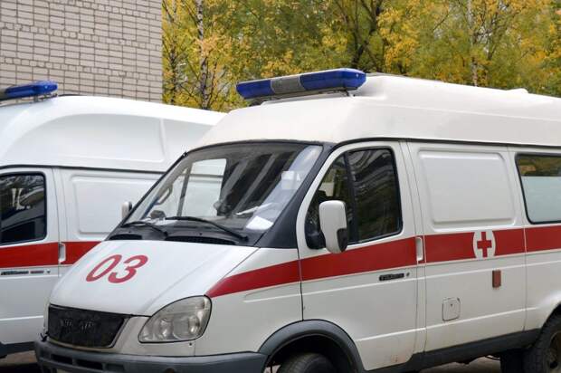 На Расплетина увесистая льдина упала на голову женщине