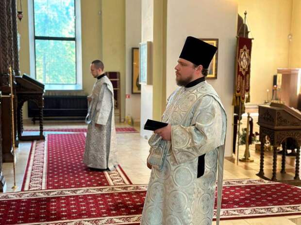 В канун праздника Вознесения Господня епископ Серафим совершил торжественное богослужение в Никольском кафедральном соборе г....