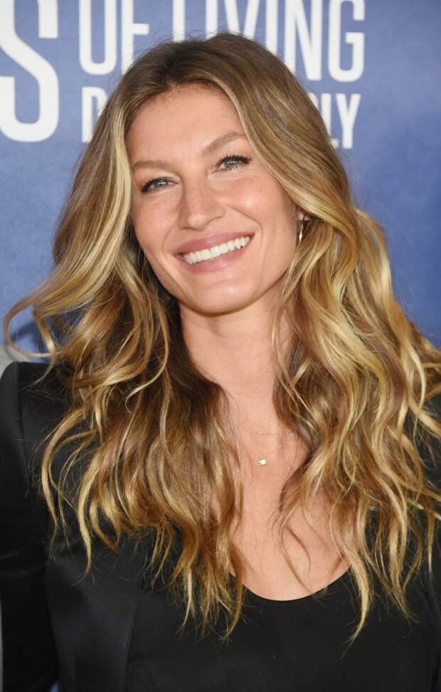 NEW YORK, NY - SEPTEMBER 21: Model Gisele Bundchen attends National Geographic's "Years Of Living Dangerously" new season world premiere at the American Museum of Natural History on September 21, 2016 in New York City. (Photo by Michael Loccisano/Getty Images)