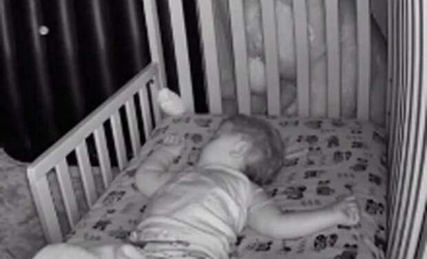 Радионяня зафиксировала паранормальную активность у детской кроватки