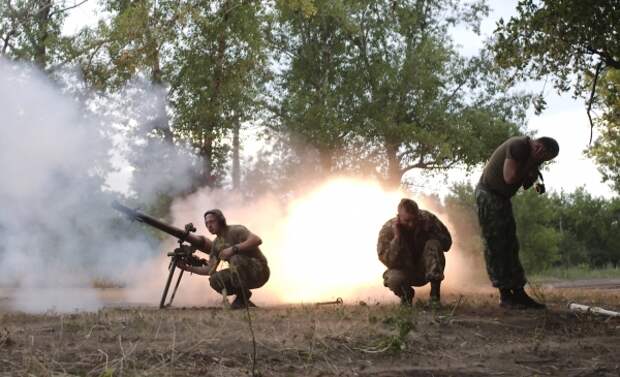 Украинские силовики заняли огневые позиции вдоль границы с Россией Украинские силовики заняли огневые позиции вдоль границы с Россией