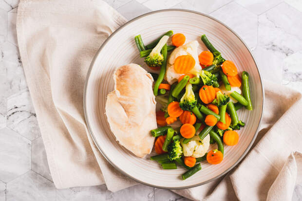 Врач Лаврентьева: строгие диеты не помогут похудеть