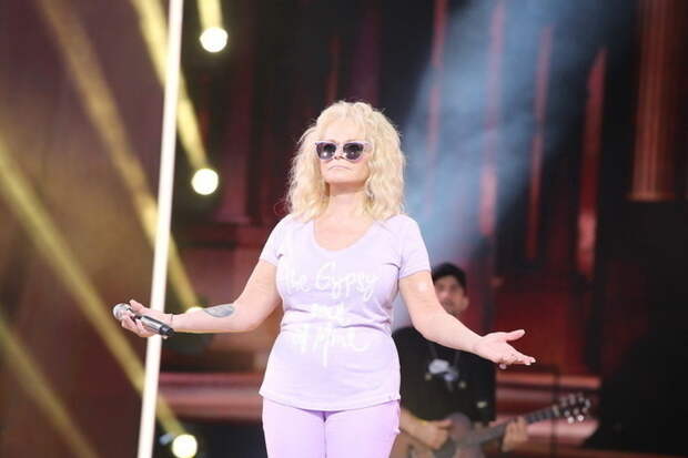 Стало известно, что мошенники оставили Долину без денег и жилья