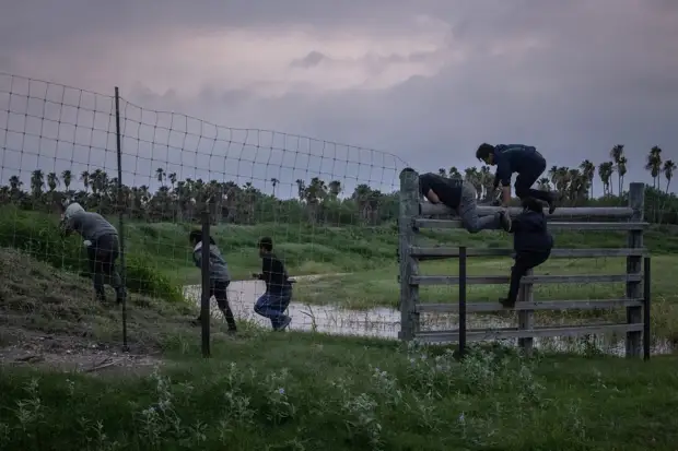 «Бесконтрольный приток нелегалов»: как миграционный кризис может повлиять на политическую ситуацию в США