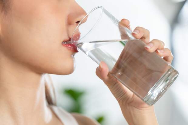 Мерзкий сюрприз в бутылке с водой заставил девушку задуматься о поджоге собственного дома