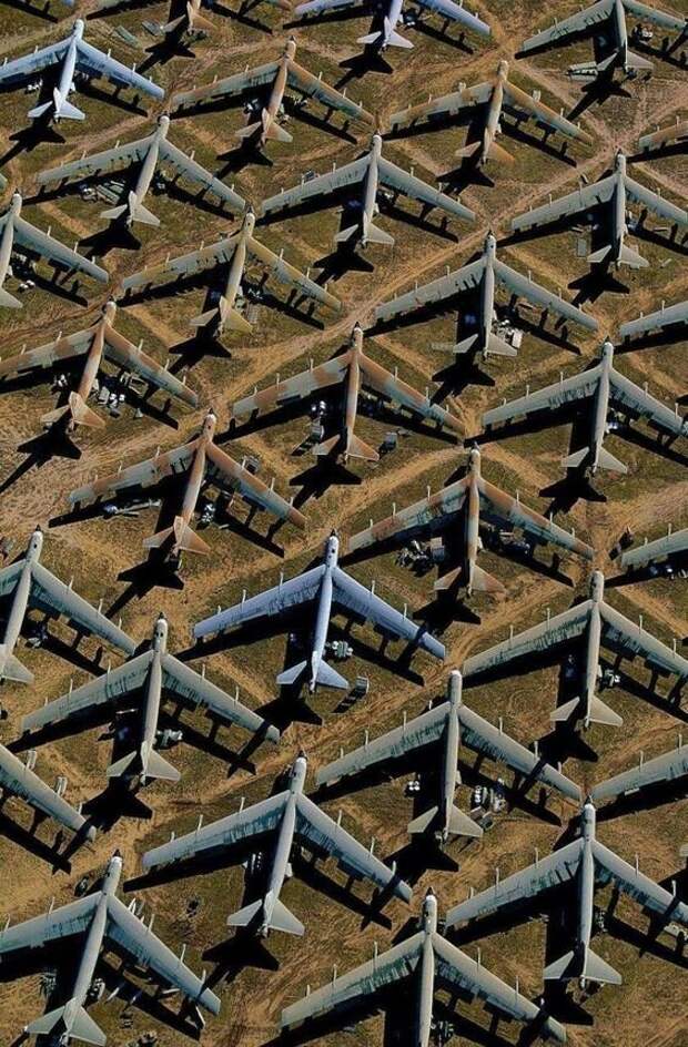 Американские бомбардировщики B-52 Stratofortress, база ВВС Дэвиса-Монтана, пустыня Аризона военное, интересно, интересное, красиво, с высоты полета, самолеты, техника, фото сверху
