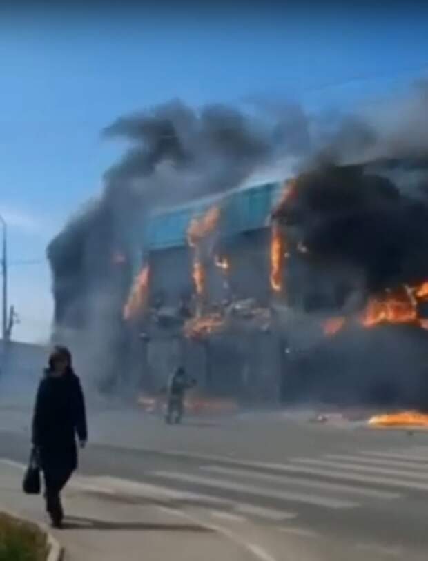 Пожар в славянске на кубани сегодня ночью. 2023 славянск на кубани. Автобус славянка на кубани. Магазин викинг славянск-на-кубани пожар. Пожарные славянск на кубани.