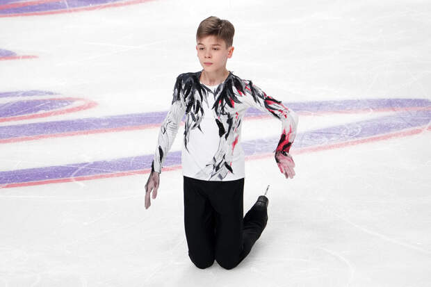 Лазарев сделал пять четверных прыжков и выиграл финал юниорского Гран-при России