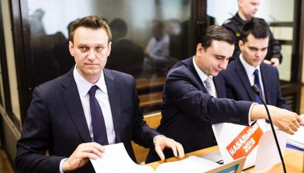 Алексей Навальный создает новую партию «Рабочее название» Алексей Навальный создает новую партию под названием «Рабочее название»