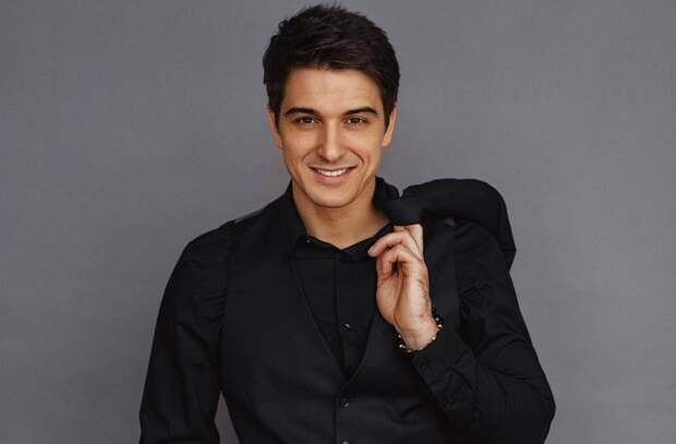 Харизматичный красавец: как 40-летний Станислав Бондаренко совмещает роли отца троих детей и востребованного актёра