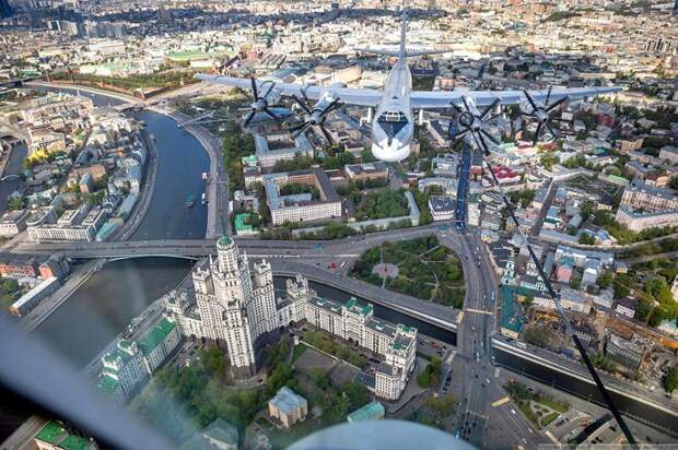 Москва из кабины самолета Ил-78 авиатехника, авиация, москва