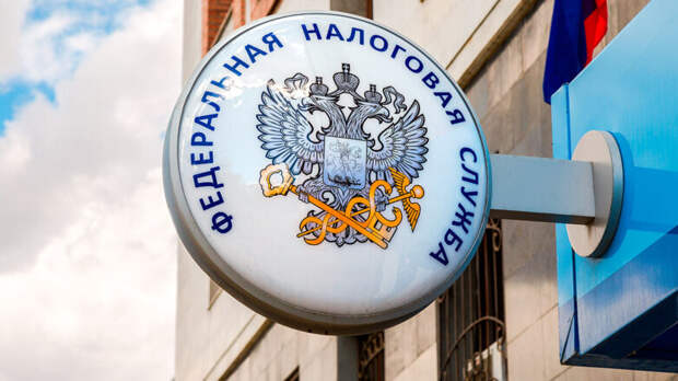 Долги россиян перед ФНС начнут списывать с банковских карт без суда с 1 ноября