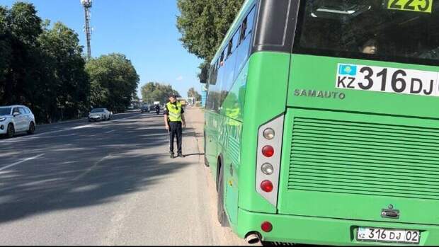 Водителей автобусов проверили в Алматинской области