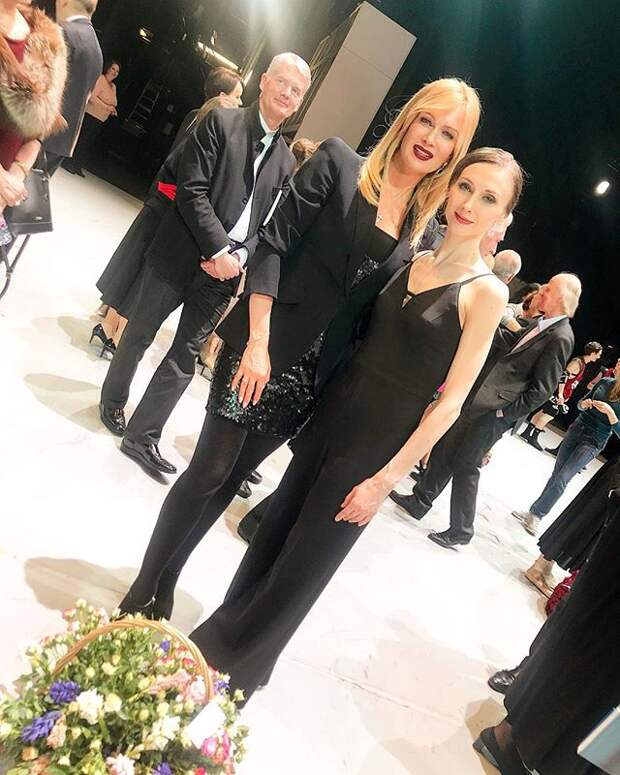 Олеся Судзиловская поздравила Светлану Захарову с премьерой