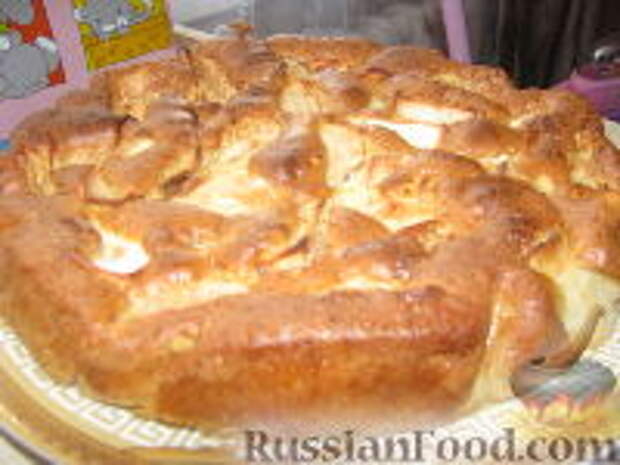 Фото к рецепту: Шарлотка с яблоками
